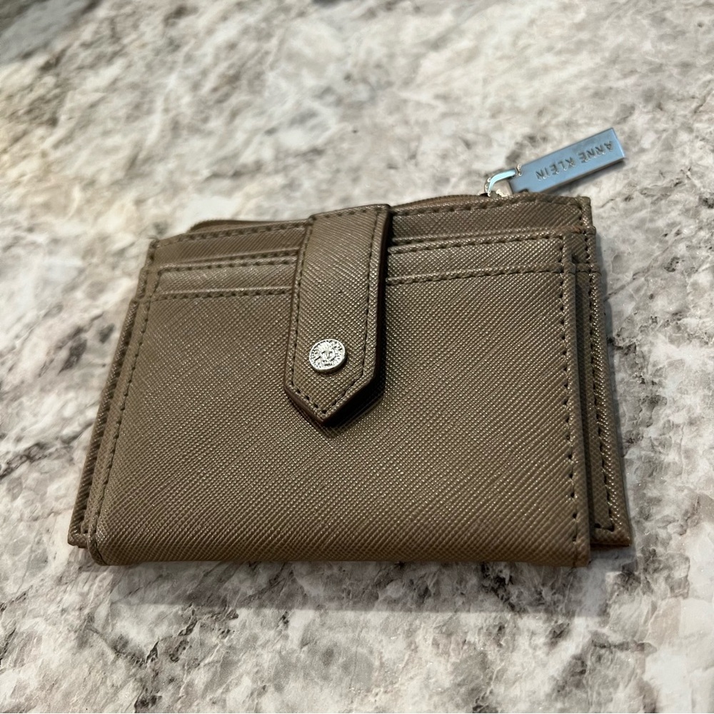 Anne Klein wallet brown excellent condition